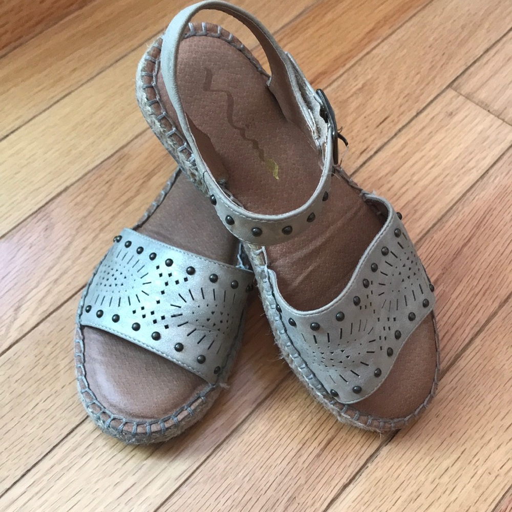 Girls sandals